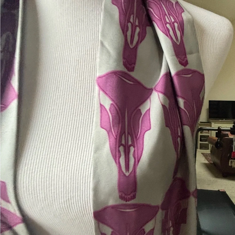 ✨ 💀Iconic Thomas Wylde Skull Print Silk Scarf 💀✨